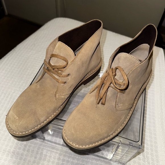 Clarks Beige Suede Men\'s Chukka Boots